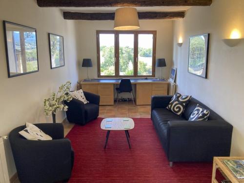 Photo de la galerie de l'établissement La Chapelle St Alban, villa 13 personnes, piscine privée et terrain de tennis, à Niozelles