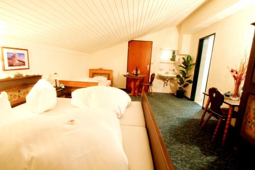 a hotel room with a bed and a bathroom at Hotel Sonnleitn in Jenig