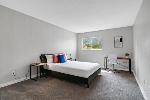 a bedroom with a large bed and a window at Sweetwater 5f I Beautiful 1bd Apt I Free Parking in Gainesville