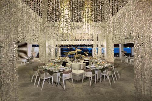 Un restaurante o sitio para comer en Breathless Punta Cana Resort & Spa - Adults Only - All Inclusive