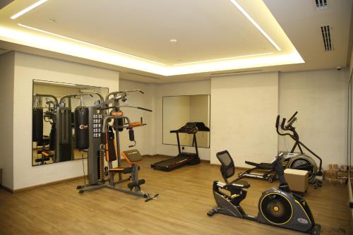 a gym with several exercise equipment in a room at MADEN Al Rawda مادن الروضة in Al Madinah