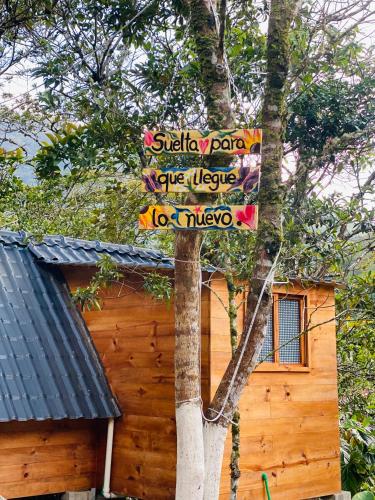 a street sign in front of a house at Cabañas cerca de Baños de Agua Santa - RIO VERDE in Río Verde