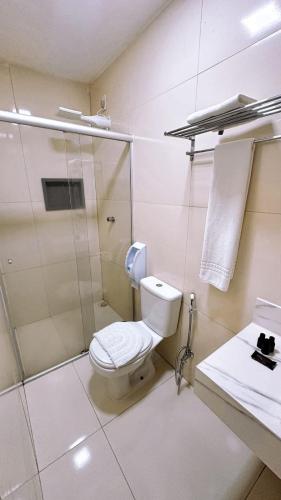 Ένα μπάνιο στο Hotel Rancho Verde