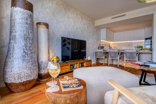 Blue Well Being Beachfront Pool and Spa Raia - BY BEDZY