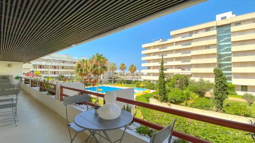 YES! Incrível Vista Piscina T2 HsR Vilamarina