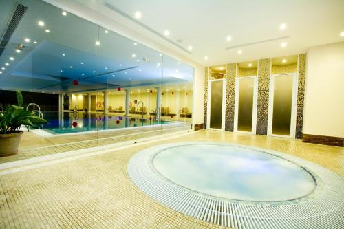 Bazén v ubytování Hotel Monarque Cendrillón nebo v jeho okolí