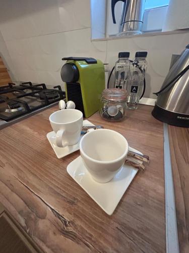 a kitchen counter with two white bowls on a cutting board at Serelor Cozy Flat in Dumbrăviţa