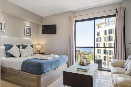 a bedroom with a bed and a large window at Forum Ocean View 5B by Homie in Ilhéu do Gorgulho