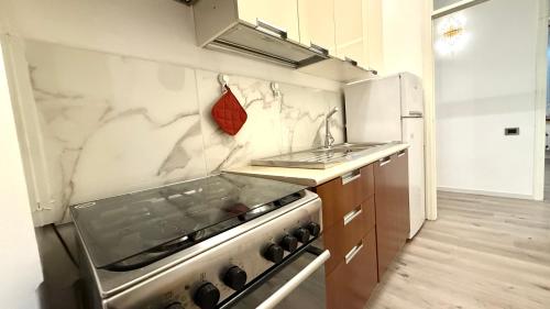 a kitchen with a stove and a sink at A42 - Ancona, bilocale in pieno centro in Ancona