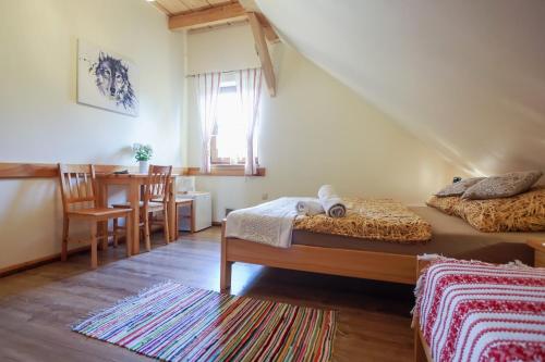 Postel nebo postele na pokoji v ubytování Miejsce po Dworze
