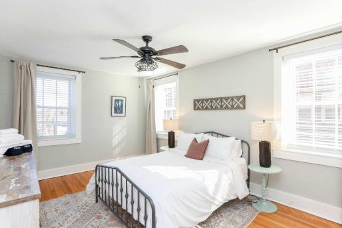 Ένα ή περισσότερα κρεβάτια σε δωμάτιο στο Sojourn at Colley Manor Unit 6 Sleeps 4