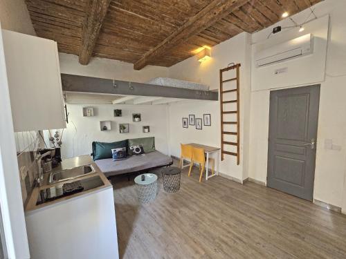 Η κουζίνα ή μικρή κουζίνα στο GregBnb - Studio Mezzanine - PARKING INCLUS - CLIMATISÉ - 15min Gare