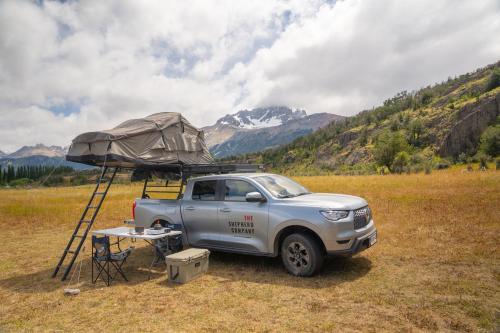 a truck parked in a field with a tent on top at Camper camioneta equipada cajon del maipo in San José de Maipo