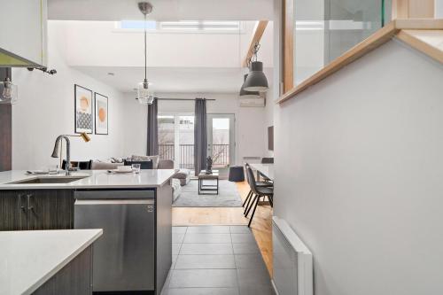 an open kitchen and living room in a house at 3 bedroom Penthouse Great for family vacation in Montréal