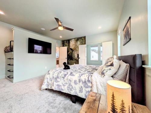 a bedroom with a black cat sitting on a bed at BRAND NEW World Adventure at Aspen Crest in Beaver