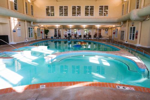 a large swimming pool in a large building at The Colonies at Williamsburg in Williamsburg