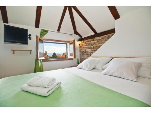 Romantic Green Loft