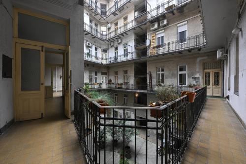 A quiet place in the heart of the city 1088 Budapest, 3 Gutenberg tér kép - 2