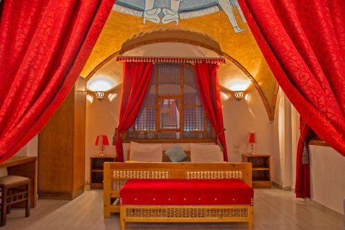 Posezení v ubytování Thebes Hotel