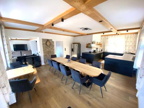 A kitchen or kitchenette at Chalet Badberg