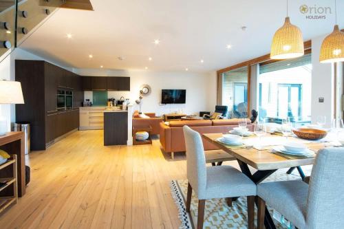 Televisyen dan/atau pusat hiburan di Waters Edge 15, Kingsholm P