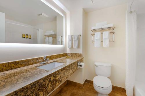 Best Western Plus Universal Inn Image