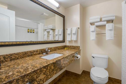 Best Western Plus Universal Inn Image