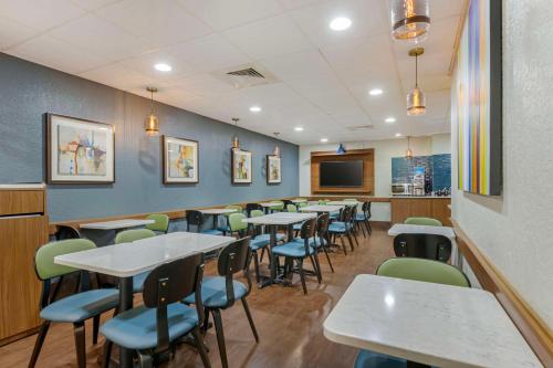 Best Western Plus Universal Inn Image