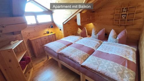 a bedroom in a log cabin with a bed at Opas Bergchalet in Halblech