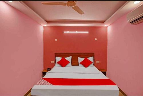 Postel nebo postele na pokoji v ubytování Hotel ORCHID INN