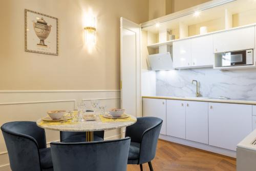Calzaiuoli Gold Private House with Terrace