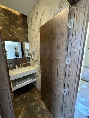 Un baño de AQABA PRO DIVERS