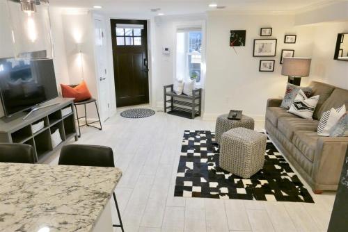 a living room with a couch and a tv at Stylish & Modern Apt Shaw PKING in Washington, D.C.