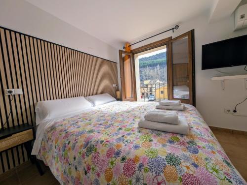 a bedroom with a bed with two towels on it at Casa Gabriela in Palomera