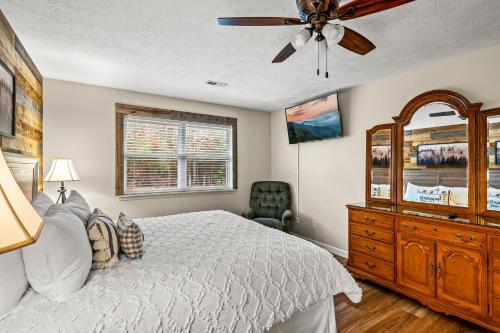 Peaceful Mtn View- Hot Tub- Fire Pit- Pets- Pond photo 13