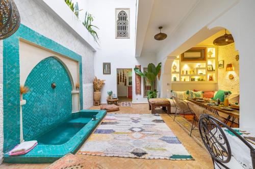 a living room with a tub in the middle at Riad Chill&Relax Dar Tayri in Marrakech