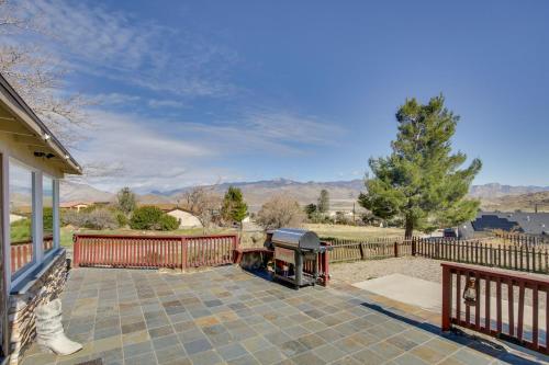 a backyard with a grill and a fence at 6 Mi to Lake Isabella Mountain Mesa Getaway in Mountain Mesa