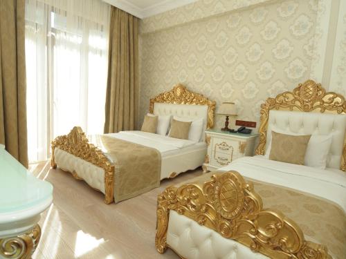 Postel nebo postele na pokoji v ubytování Best Town Hotel