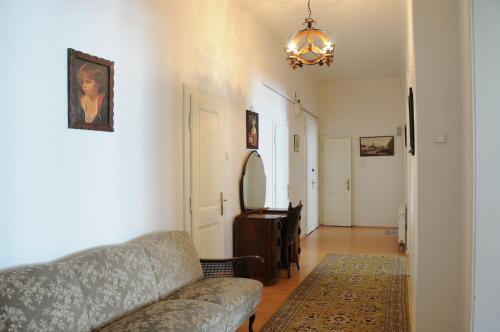 Large Apartment sleeps up to 10 M4A