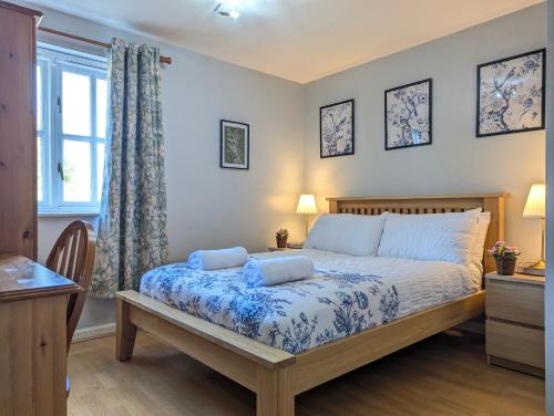 a bedroom with a bed and a window at Vintage 2-bed City Centre Gem Free Parking in Liverpool