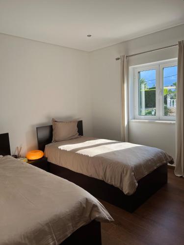 Sunny Ocean Villa with pool near Monte Clérigo beach