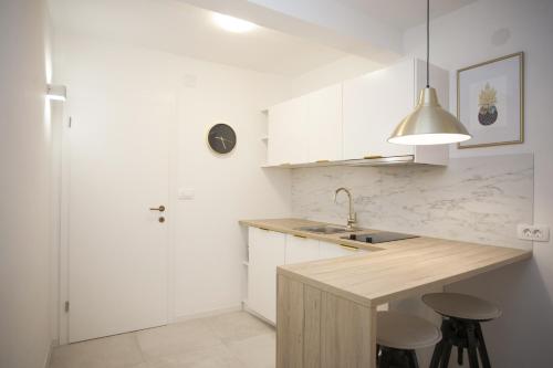 Kuchyňa alebo kuchynka v ubytovaní Studio Apartment Jon