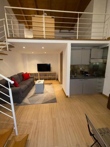 Kejsi Home