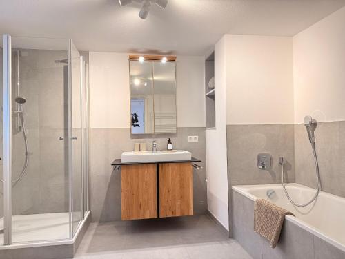 a bathroom with a sink and a shower at Direkt am Marktplatz - Freudenstadt und Schwarzwald erleben in Freudenstadt