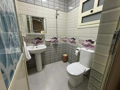 Koupelna v ubytování Seror Guest House