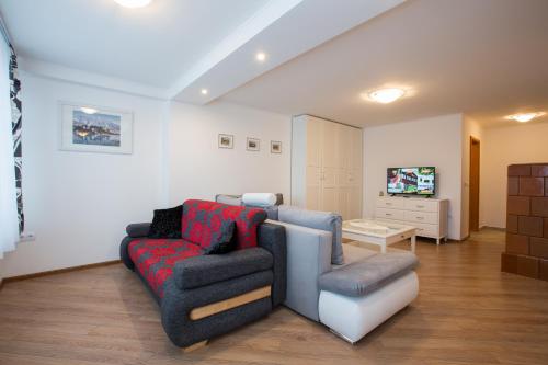 Televisyen dan/atau pusat hiburan di Apartments Grom