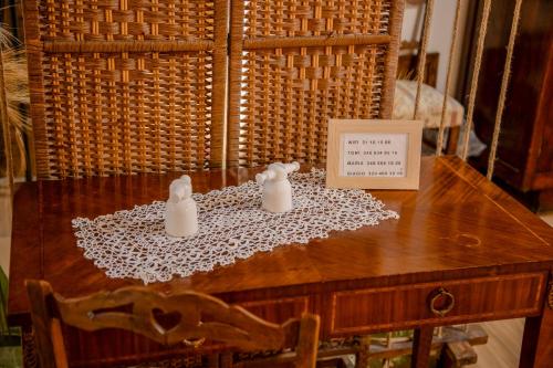 a wooden table with two figurines on top of it at Casa Lanzara in Morano Calabro