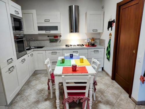 a kitchen with a table and chairs in it at Cherry House in Ponsacco