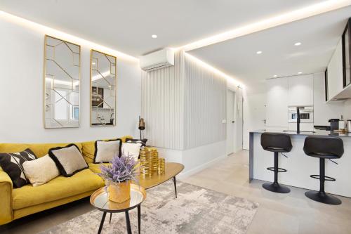 Golden Mile Lux Sea View Suite with Balcony