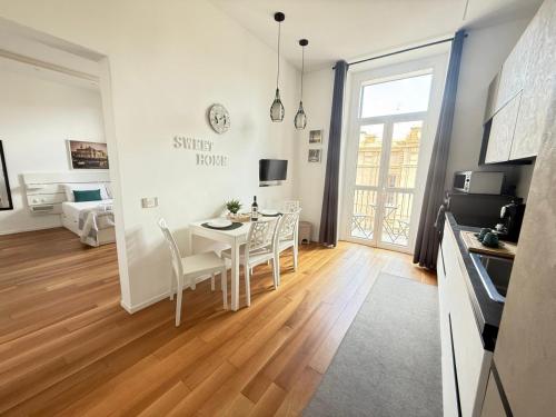 Dapur atau dapur kecil di Luxury apartment - La bomboniera